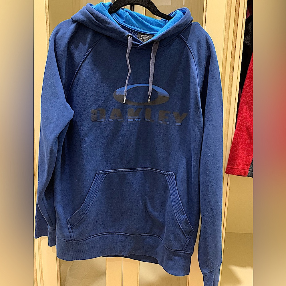 Oakley hoodie size large